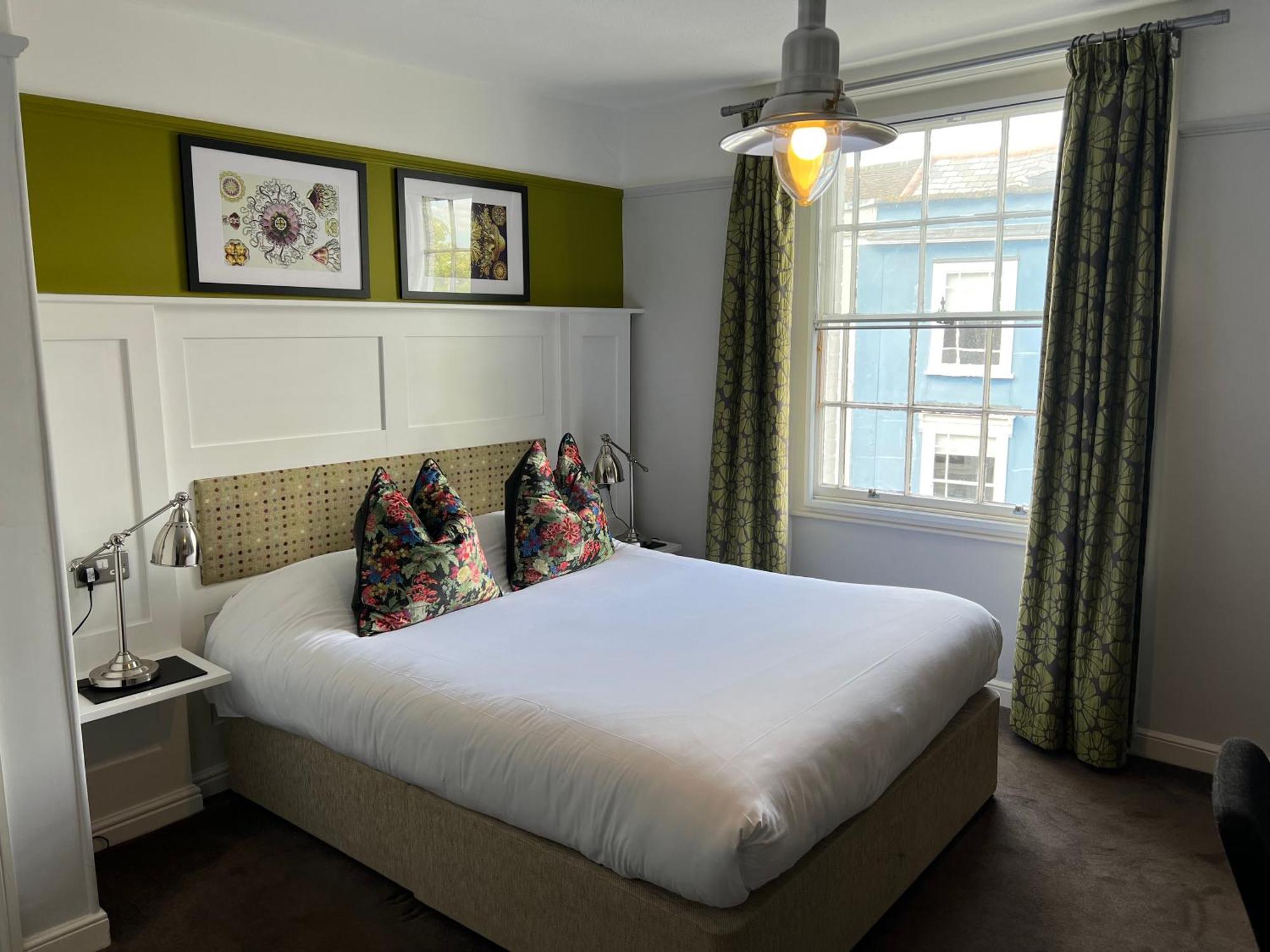 몰든 White Horse B&B 외부 사진