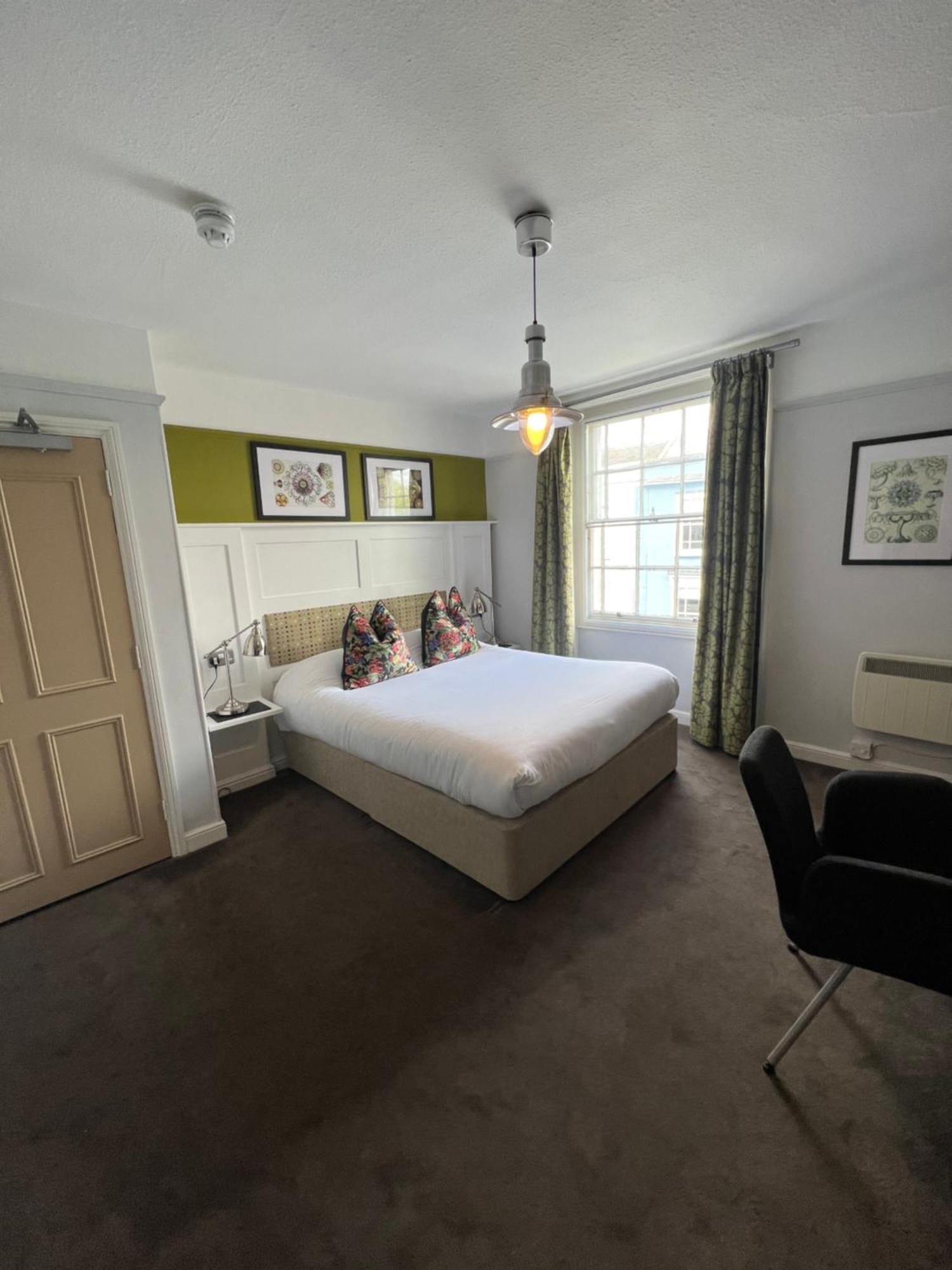몰든 White Horse B&B 외부 사진