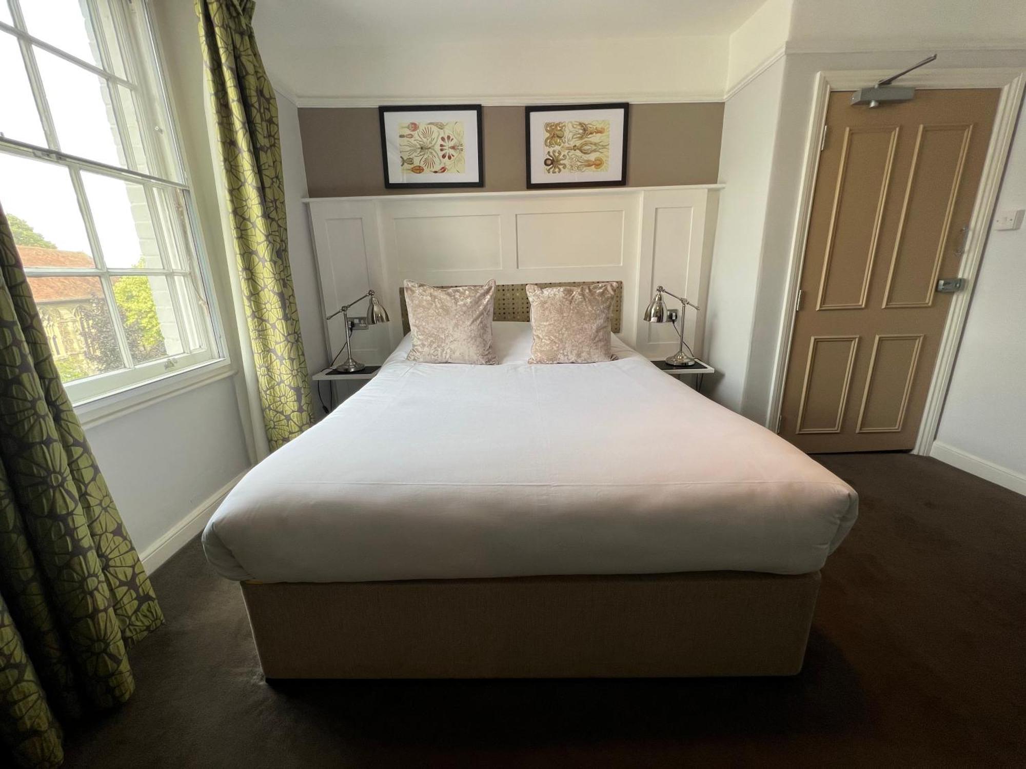 몰든 White Horse B&B 외부 사진