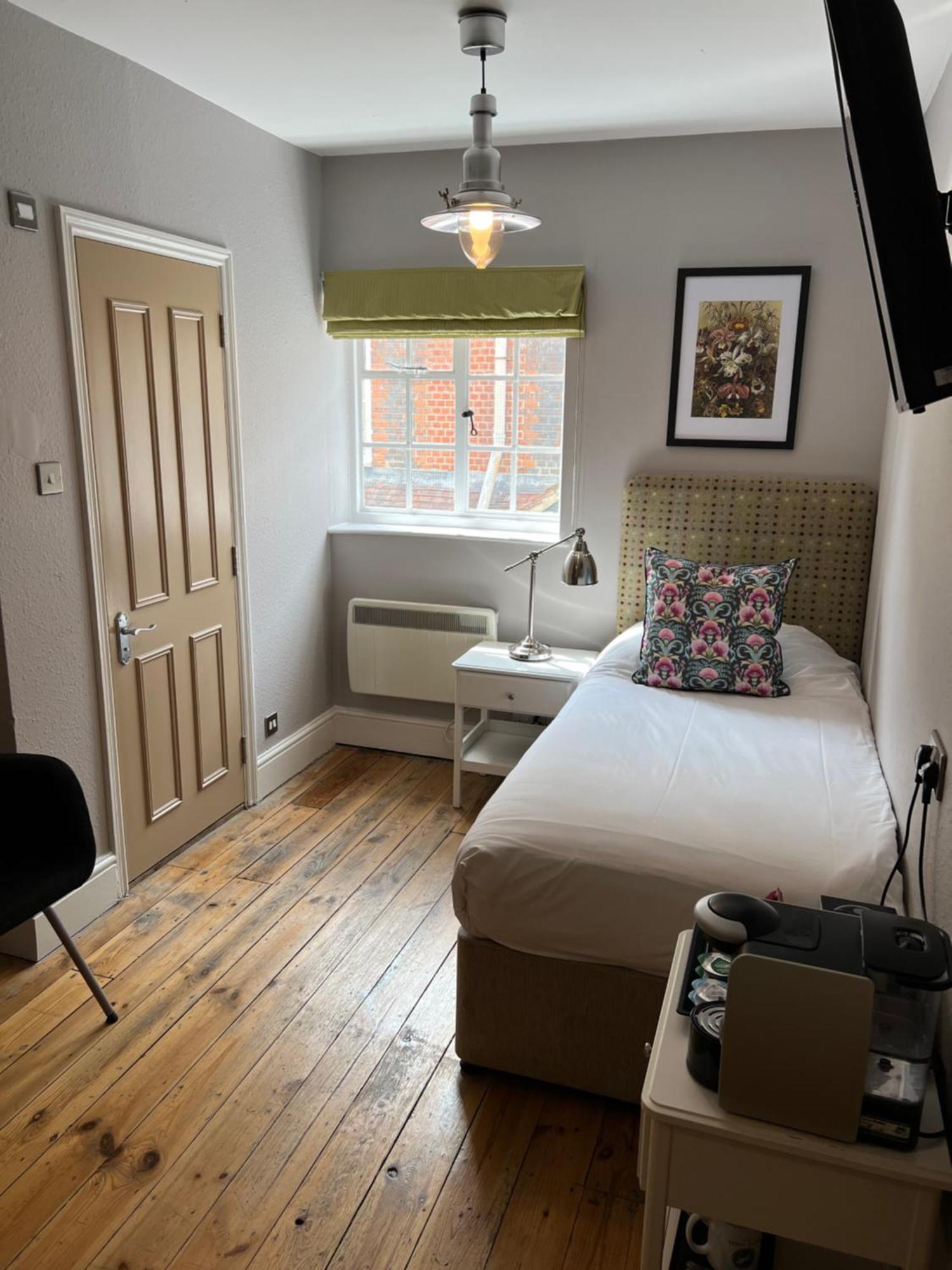 몰든 White Horse B&B 외부 사진