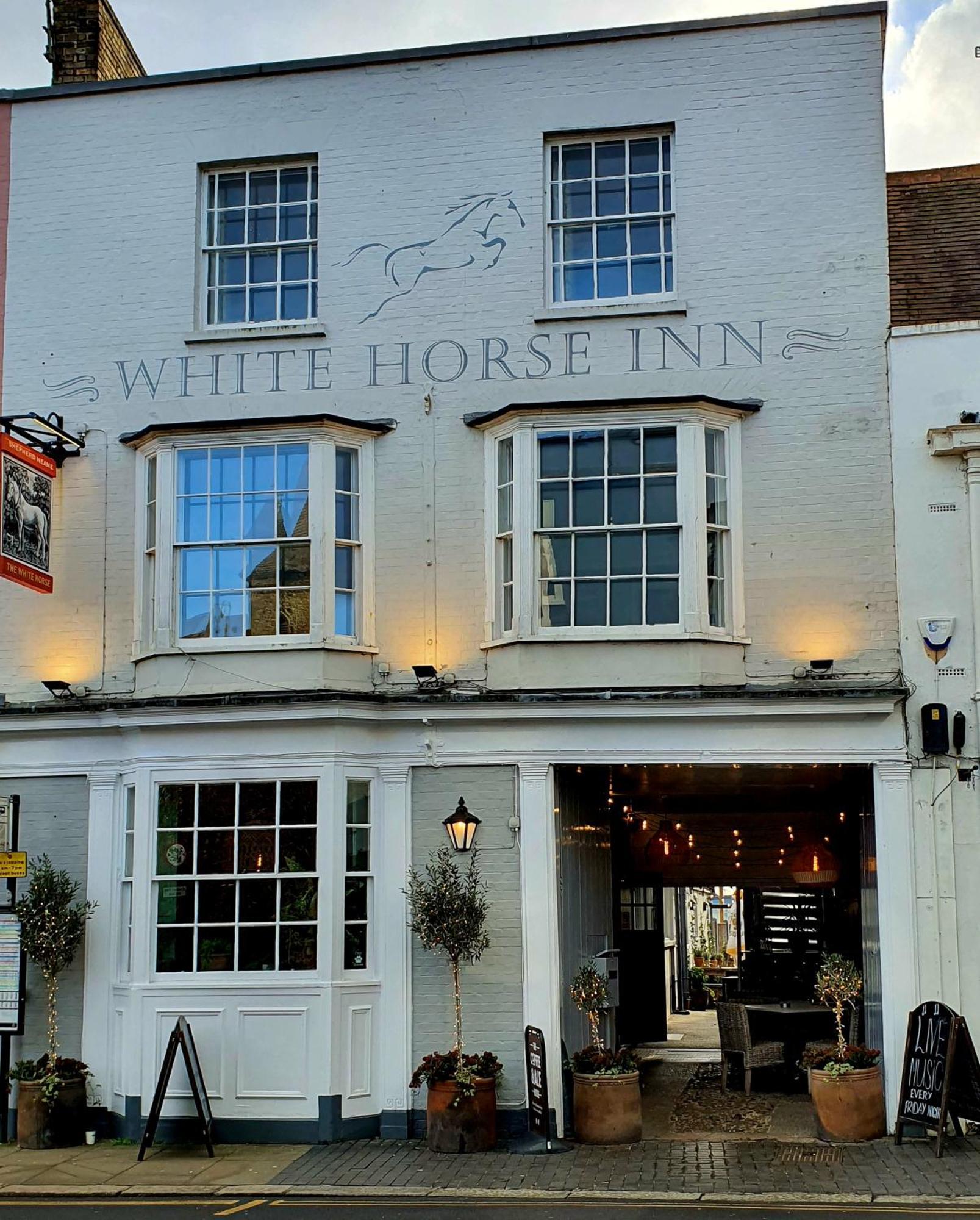 몰든 White Horse B&B 외부 사진