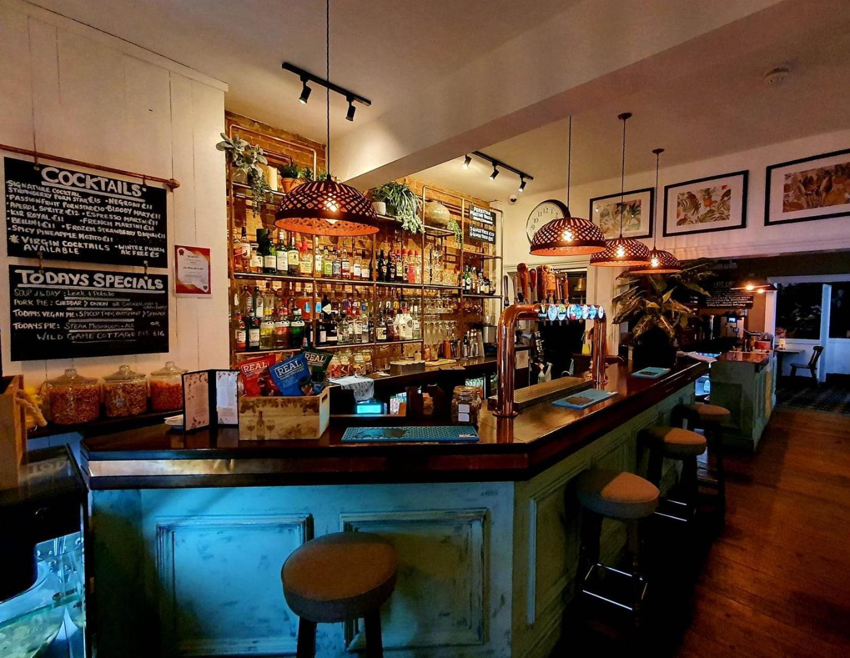 몰든 White Horse B&B 외부 사진